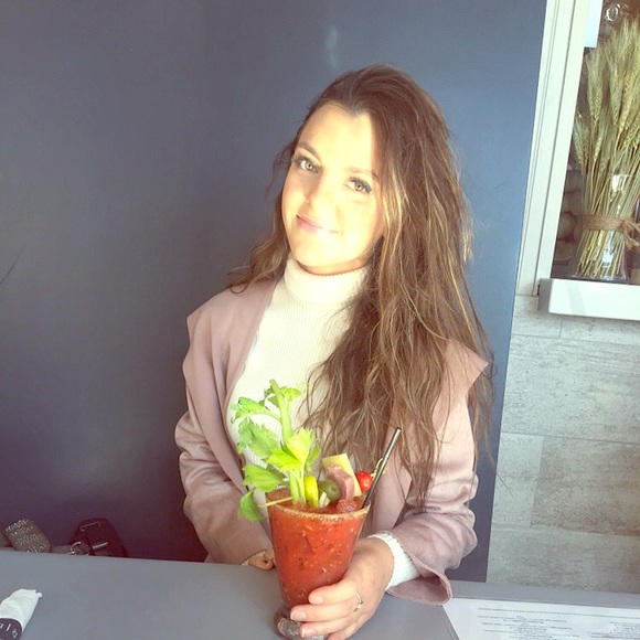 Meet your Posher, Alyssa - Picture 1 of 1